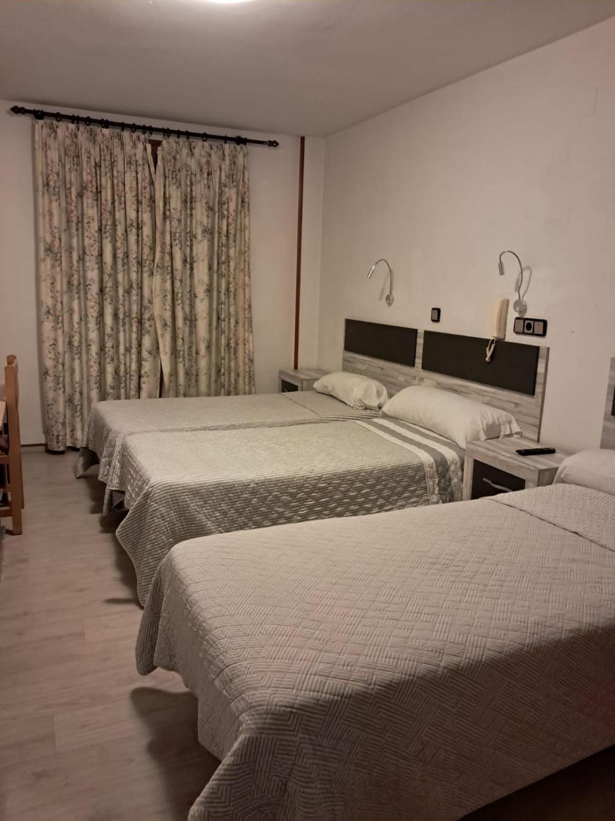 הואסקה Hostal Lizana 2 מראה חיצוני תמונה